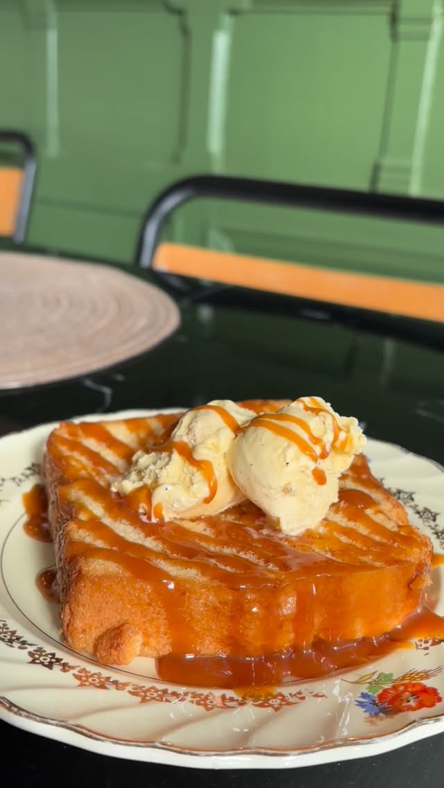 Café au lait servi chez ZnC Coffee & Brunch